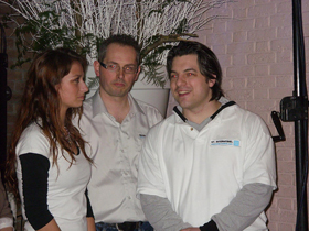 ambassadeurs Bibi Schouten en Kevin Hellenband op de foto met Emile